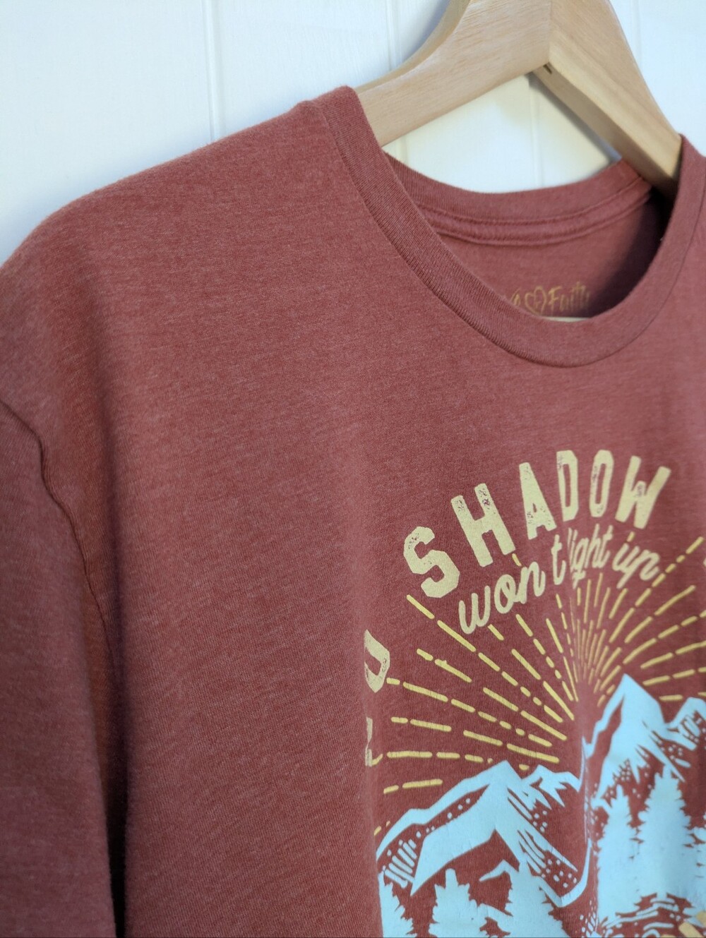 Love in Faith Rust Red Tee with Mtn Graphic - Picture 4 of 5